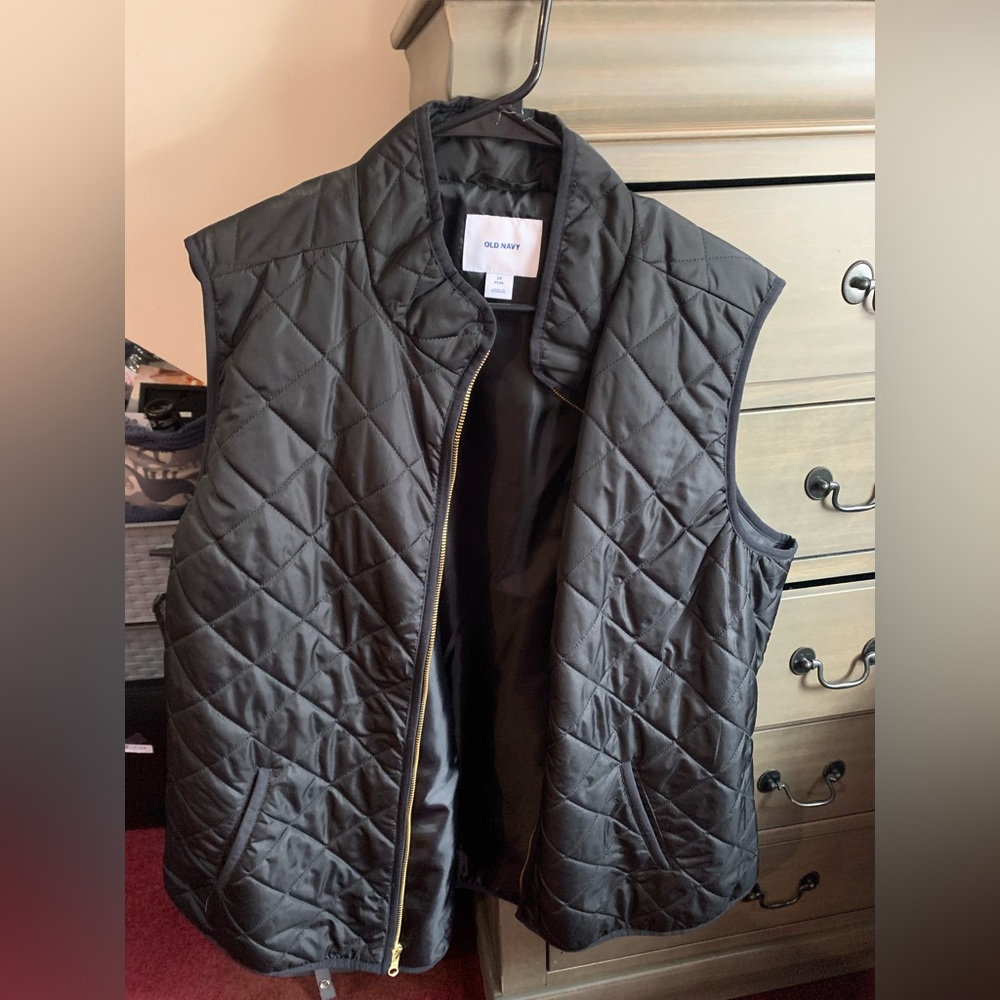 Women’s black puffer vest from old navy. Zips up. Size 2X.